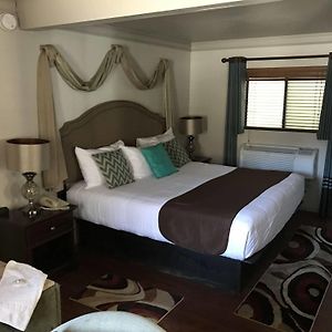 One-Bedroom Bungalow #12